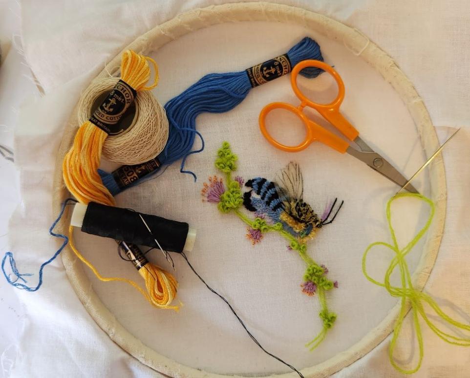 Embroidery hoop with threads and scissors 