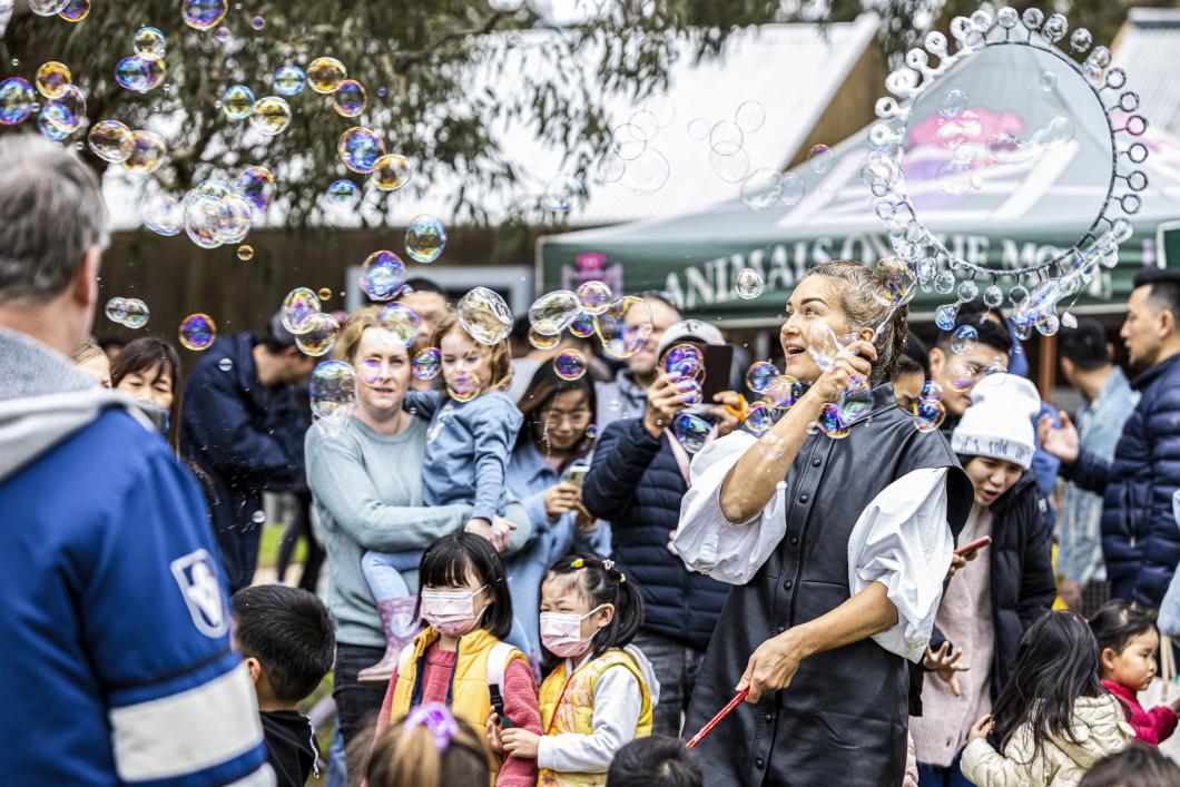 bubbles and families at schwerkolt cottage