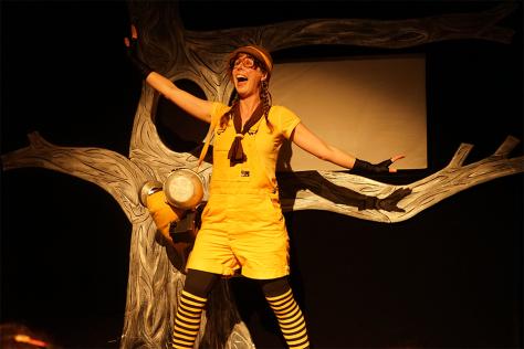 Jenny Ellis performing puppety show The Owls Apprentice 
