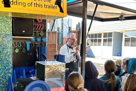 Rustie the Rethink Recycle Art truck demonstration to kids 